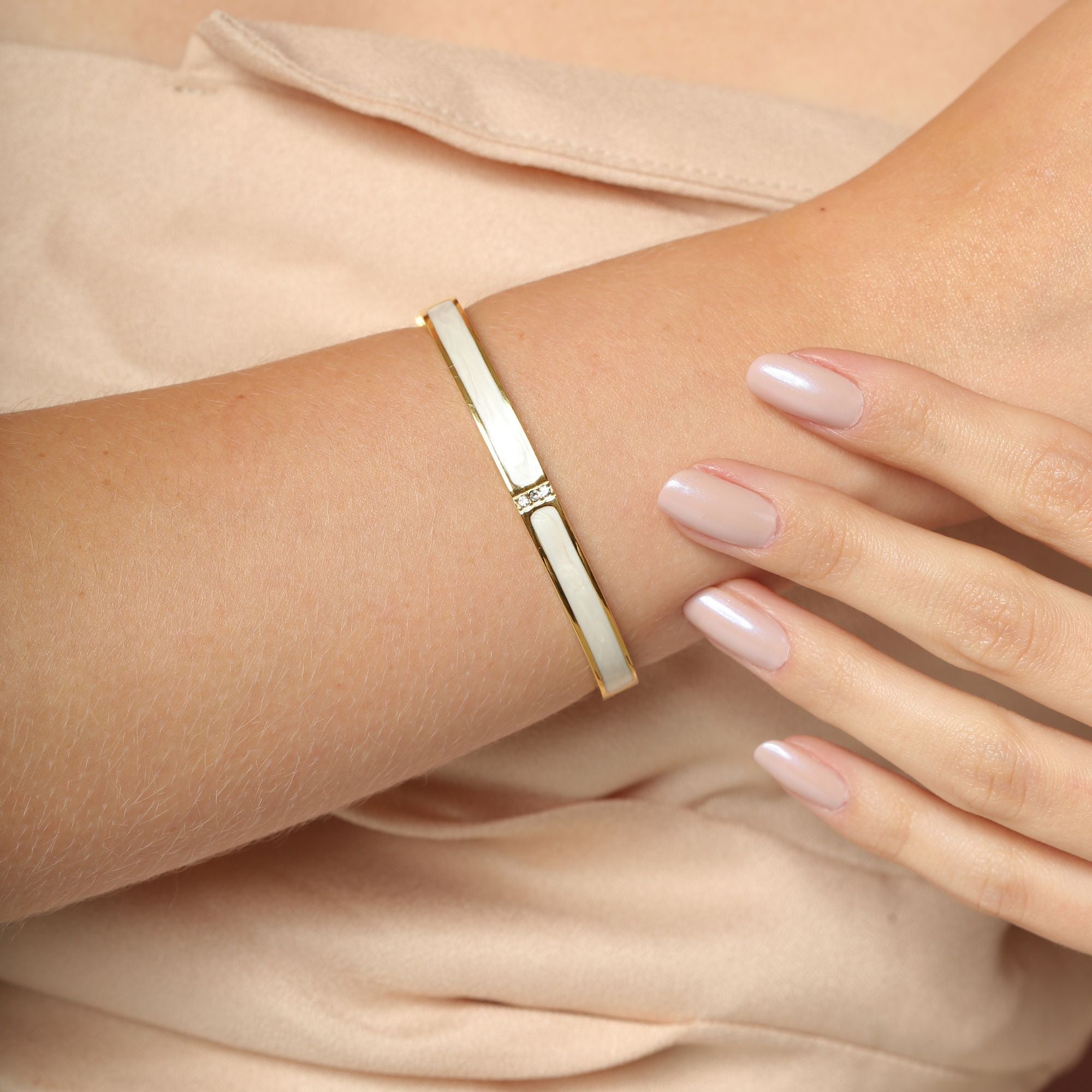 Julieta White Bangle - Cali Tiger